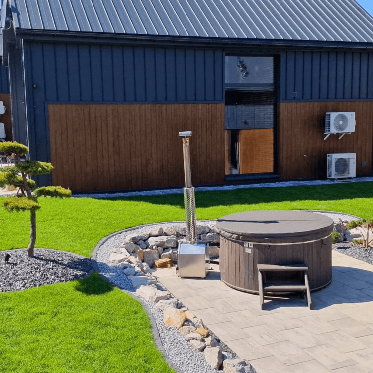 Nowoczesne jacuzzi ogrodowe AIR Ø200 z piecem zewnętrznym i pokrywą termiczną – gotowe do kąpieli