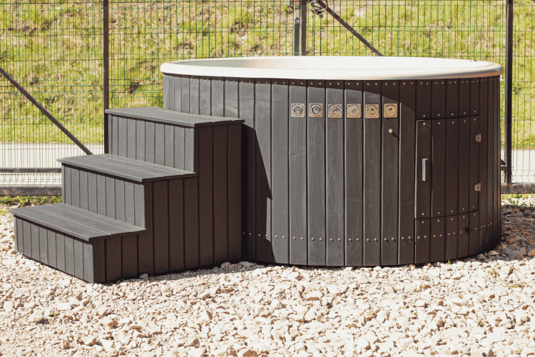 Jacuzzi ogrodowe Ø200 cm z naturalnym drewnem i nowoczesnym systemem hydromasażu