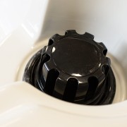 System filtracji Skimmer w jacuzzi 215x215 cm – usuwanie zanieczyszczeń z tafli wody