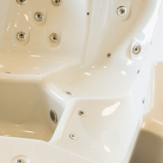 Wysokiej jakości wkład kompozytowy w jacuzzi – łatwy w czyszczeniu i długowieczny