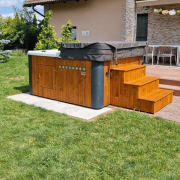 Luksusowe jacuzzi 215x215 cm dla 6 osób – perfekcyjne połączenie przestrzeni i wygody