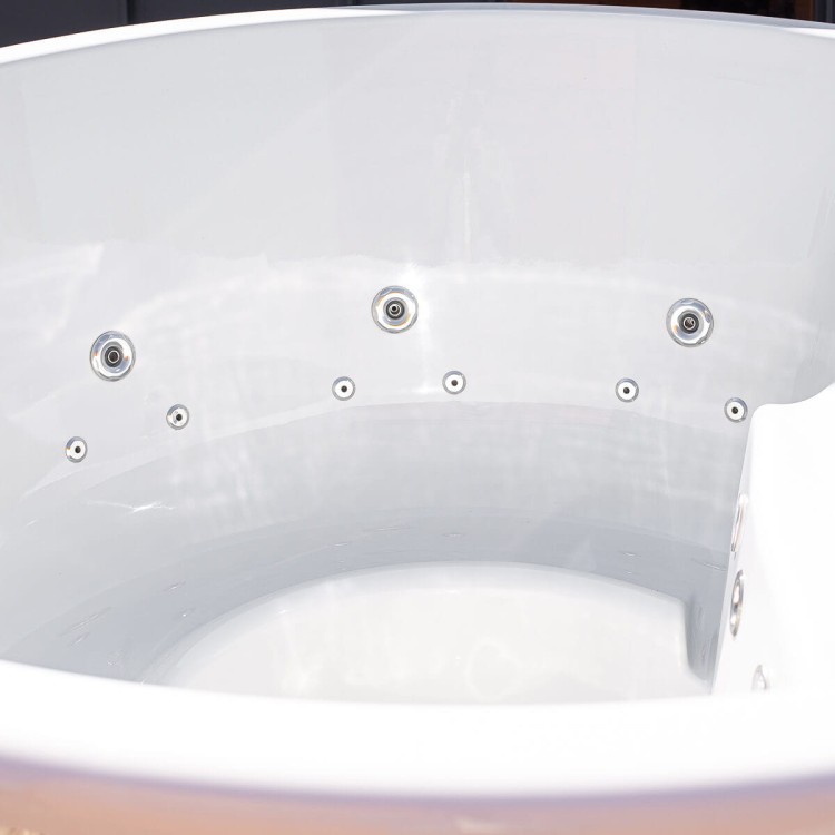 Przestronne jacuzzi Ø200 cm – wygodne dla dużej rodziny i grupy przyjaciół