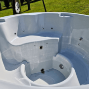 Okrągłe jacuzzi Ø225 cm – ogromna przestrzeń dla 8–10 osób