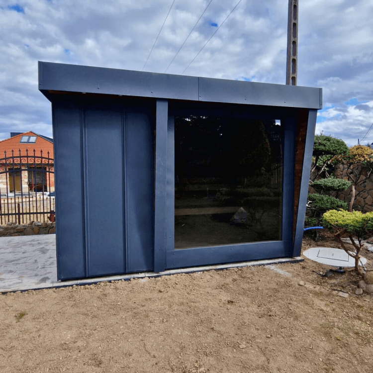 Połączenie drewna i blachy – trwałość, elegancja i nowoczesny wygląd elewacji