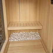Przedsionek sauny ogrodowej Abachi Aura z wykończeniem z drewna abachi