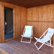 Elewacja sauny ogrodowej z naturalnego drewna – projekt 6 metrów