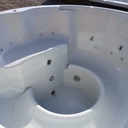 Stabilna konstrukcja jacuzzi 200 cm z oświetleniem LED i dyszami