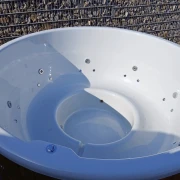 Podwójny system masażu w okrągłym jacuzzi 200 cm – 20 dysz w akcji.