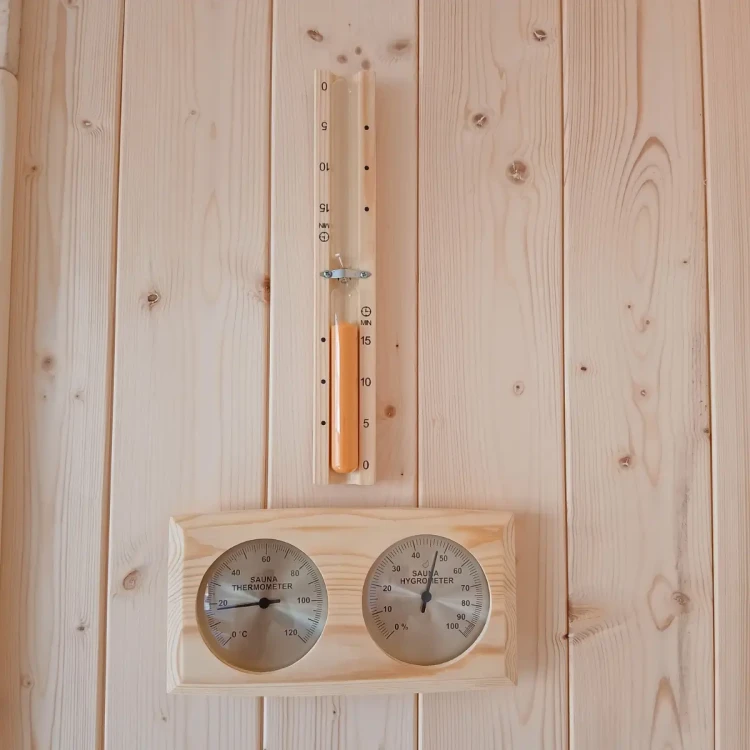 Akcesoria do saunowania: ceber, chochla i termometr w modelu Bartek