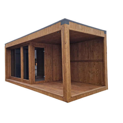 Sauna ogrodowa 6x2,5m z 7 lampami IR, zintegrowanym jacuzzi i zadaszonym tarasem.