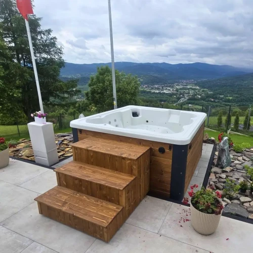 Jacuzzi ogrodowe 215x215cm z wydajną zimową pompą ciepła 17 kW