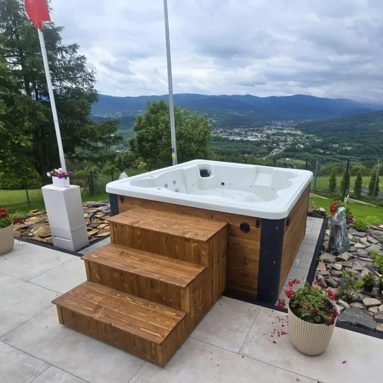 Jacuzzi ogrodowe 215x215cm z wydajną zimową pompą ciepła 17 kW