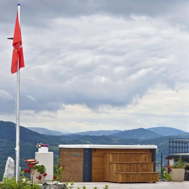 Jacuzzi z hydromasażem i systemem Bluetooth – domowa strefa SPA