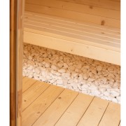 Wnętrze sauny świerkowej – naturalne drewno, ergonomiczne ławy i przytulna atmosfera do codziennego relaksu.