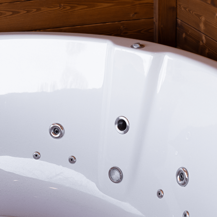 Wnętrze jacuzzi z systemem hydromasażu i podświetleniem „Gwiezdne niebo”