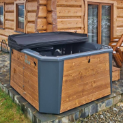 Nowoczesne jacuzzi ogrodowe z wkładem kompozytowym i drewnianą obudową – komfortowy hydromasaż i szybkie podgrzewanie wody dzięki piecowi PAHLEN
